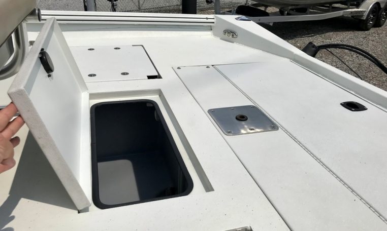 Excel Bay Pro 220 Aluminum Bay Boat Large Rear Livewell